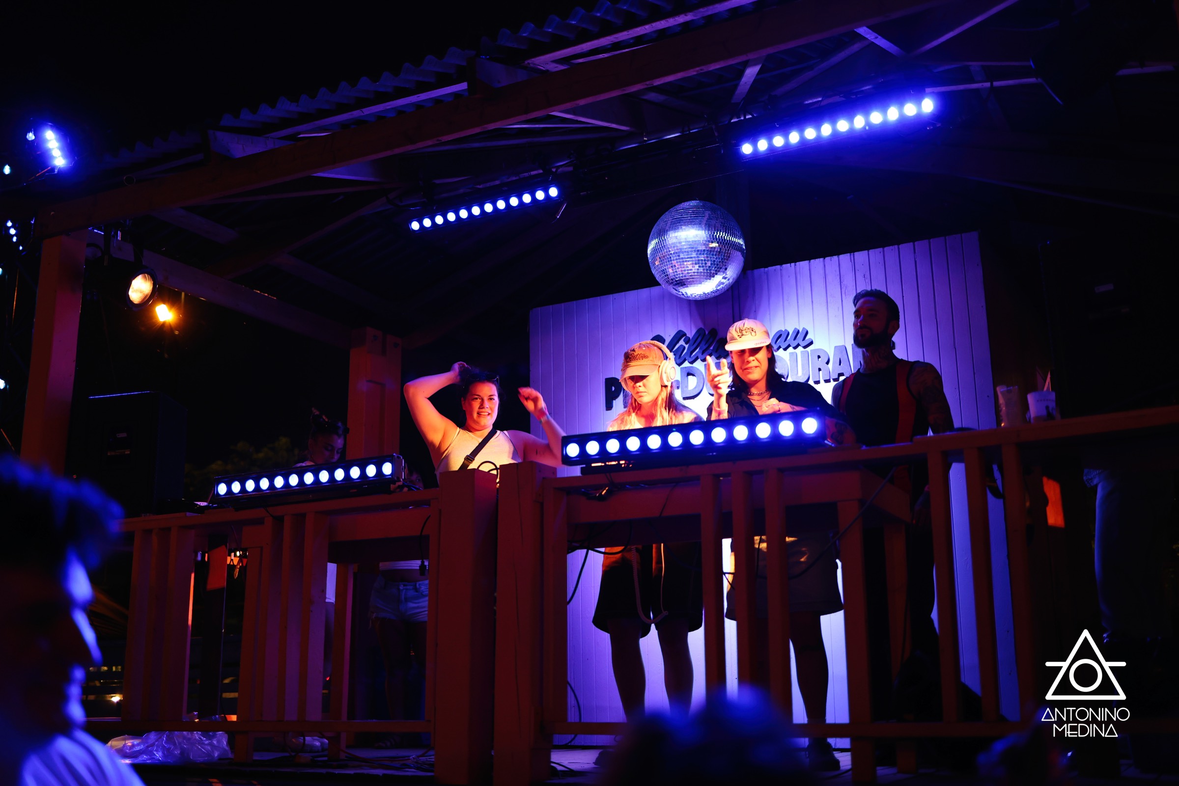 Arielle Roberge - Village au Pied-du-Courant (Disco night: La Ro