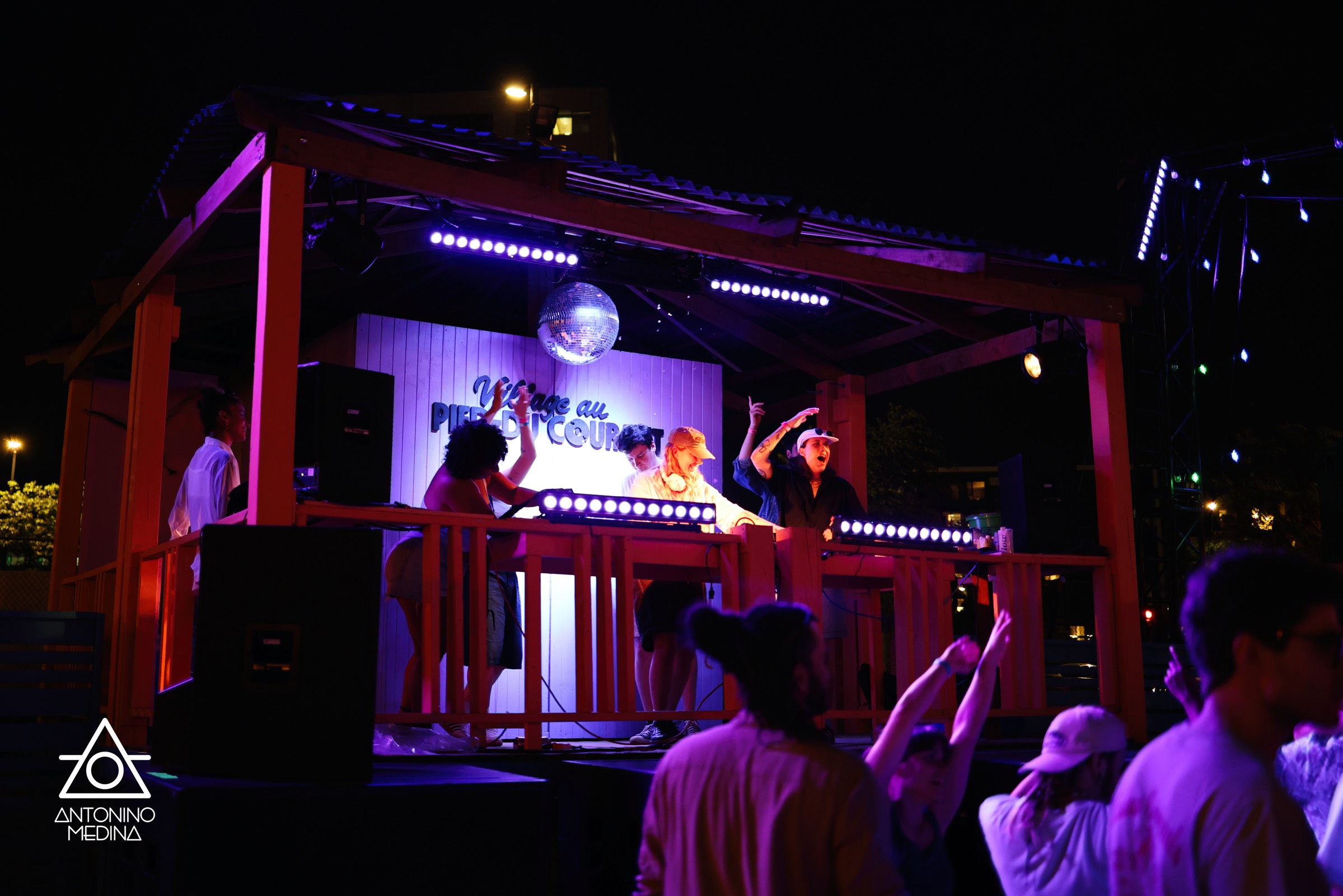 Arielle Roberge - Village au Pied-du-Courant (Disco night: La Ro