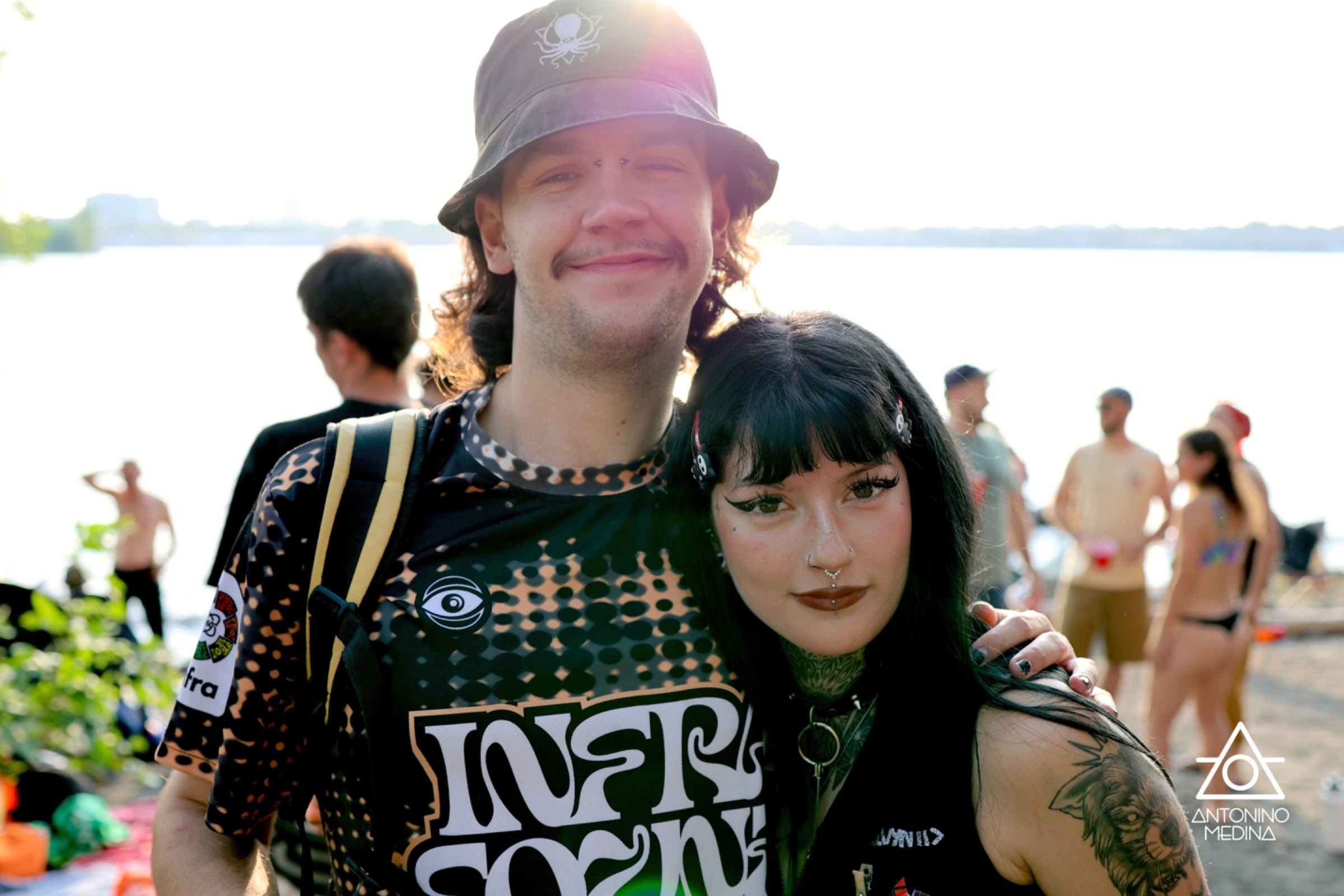 Beach invasion V: Pirates & Sirens 🛸🏴‍☠️🧜🏻‍
